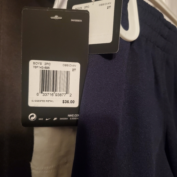 *SOLD* Boys 2 Piece Nike Shirt & Shorts Set - Picture 6 of 8